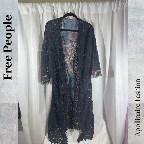 Free People Intimately Black Lace Kimono Floral insert Size M/L New - Picture 2 of 3
